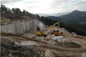 Burdur Medium Travertine-Walnut Travertine (Cordoba Cream) Quarry