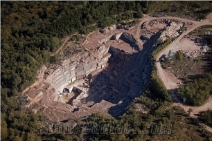 Vanga Red Granite Quarry