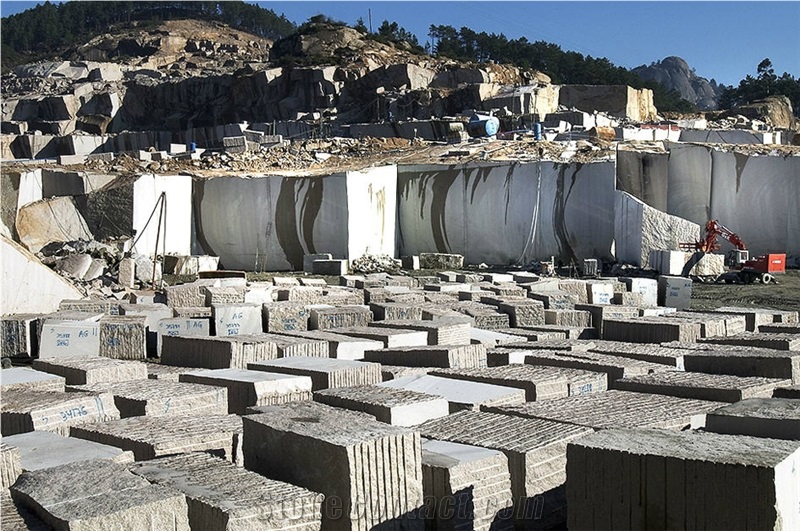 Rosa Porrino Granite Quarry