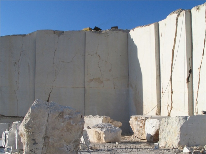 Kezeni Beige Marble Quarry