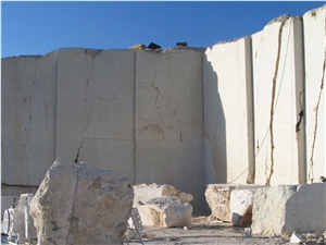 Kezeni Beige Marble Quarry