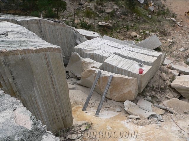 New England Beige Granite Quarry