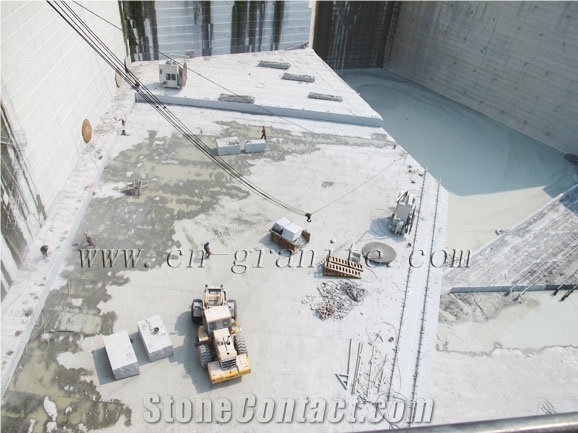 China Bianco Perla Granite Quarry