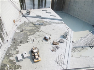 China Bianco Perla Granite Quarry