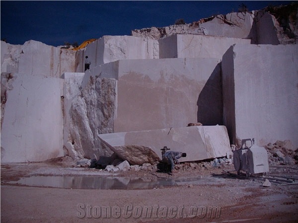 Crema Supreme Marble Quarry