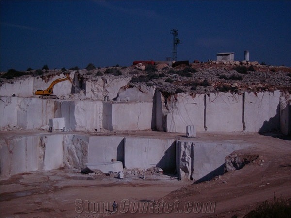 Crema Supreme Marble Quarry