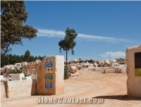 Moca Creme Medio Limestone Quarry