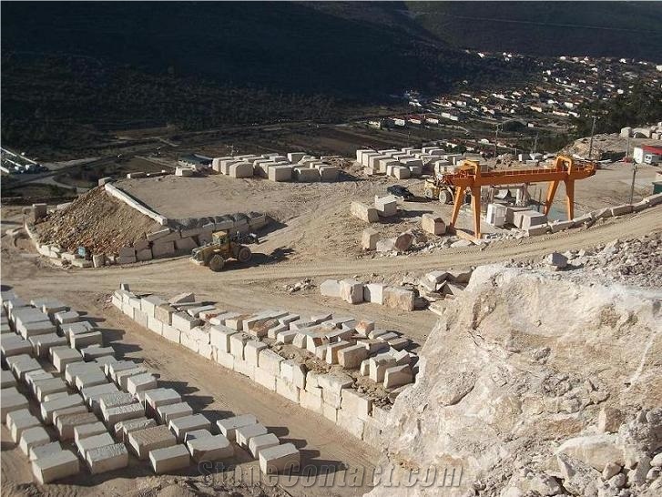 Crema Rosal T Limestone Quarry