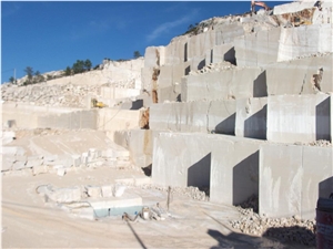 Crema Rosal T Limestone Quarry