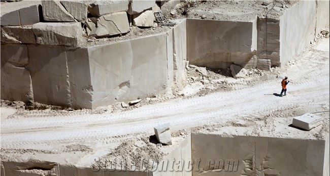 Crema Marfil Coto Marble (Monte Coto) Quarry