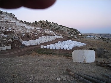 Delicato Cream Marble Quarry