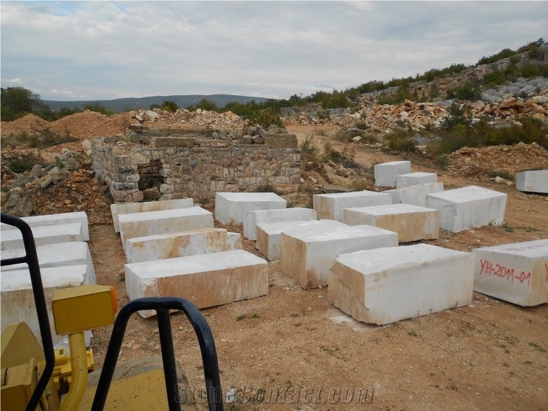 Beige Dalmatia Limestone Sedramic Quarry