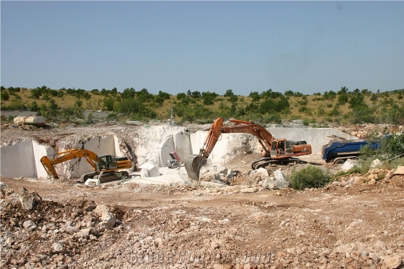 Giallo Dalmatia Limestone Sedramic Quarry