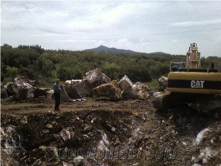 Usak White Onyx Quarry