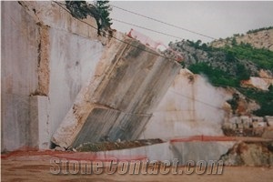 Beige Serpiente Marble Quarry