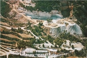 Beige Serpiente Marble Quarry