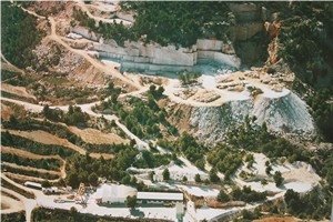 Beige Serpiente Marble Quarry