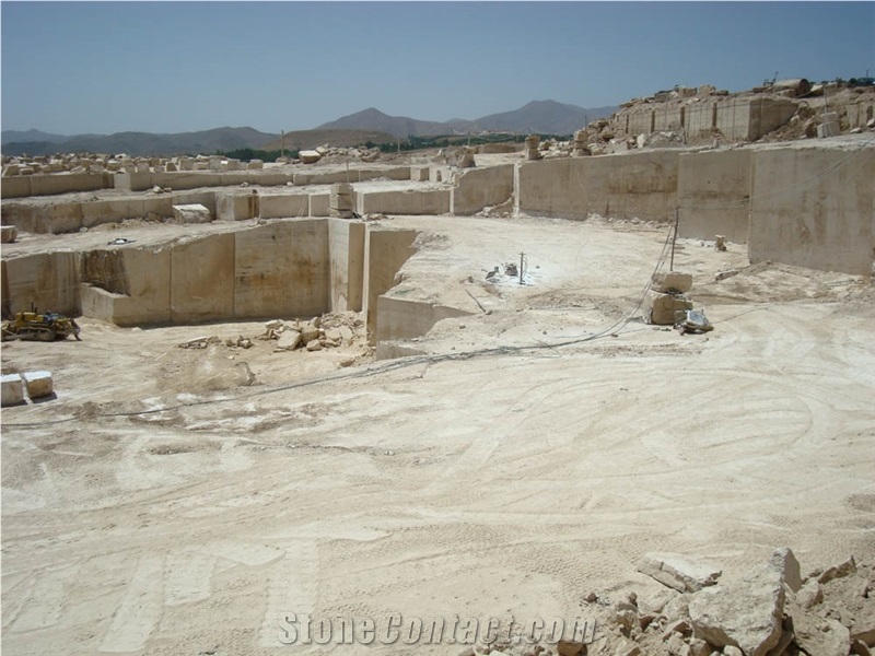 Traqrood Natanz Travertine Quarry