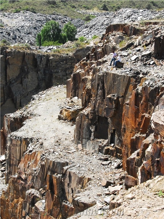 Represa Quarry Riverstone Argentina Black Slate - San Luis Slate Quarry