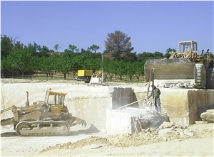 Marron Pirineus Vinaixa Quarry