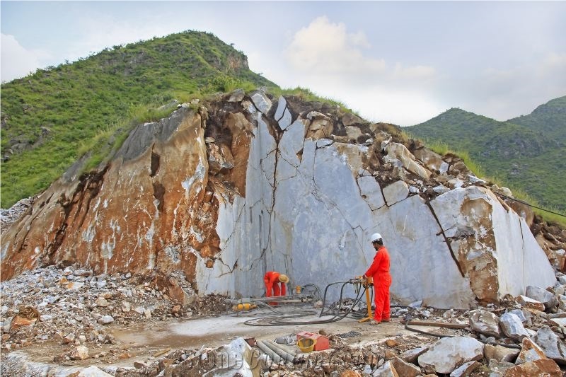 Sunny Grey Marble Quarry