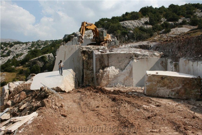 Zafir Gold Marble quarry