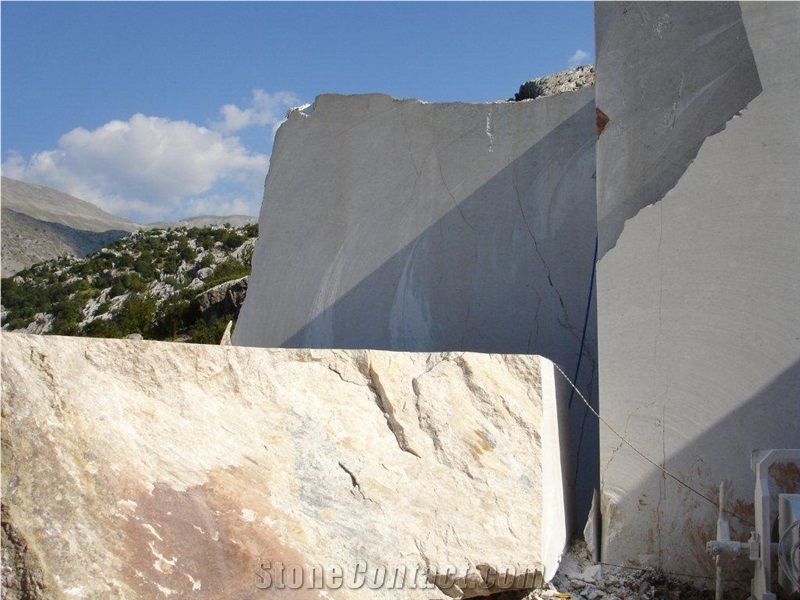 Zafir Gold Marble quarry