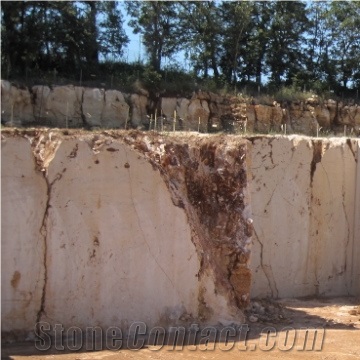 Il Sassone Travertino Scabas - Travertino Di Rapolano Quarry