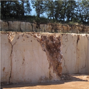 Il Sassone Travertino Scabas - Travertino Di Rapolano Quarry