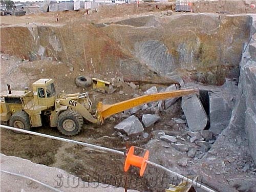 GRIS QUINTANA GRANITE QUARRY