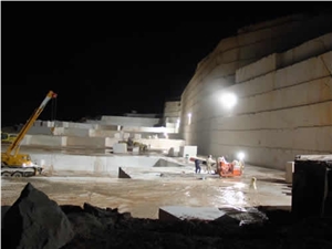 Ibri Beige Marble Quarry