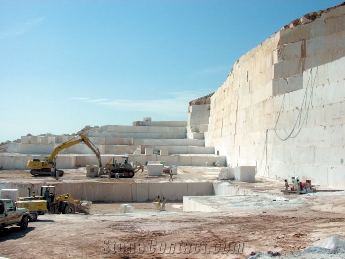 Ibri Beige Marble Quarry
