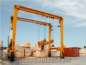 Vale da Louceria Beige Perola Limestone Quarry