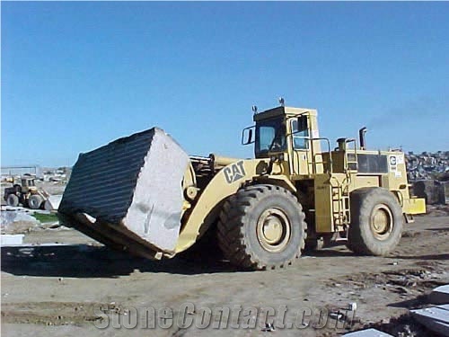 GRIS QUINTANA DARK FINE GRANITE QUARRY