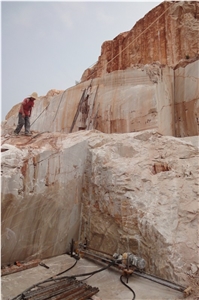 Wooden Yellow Onyx Quarry