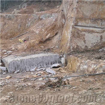 China Multicolor Red Granite Quarry