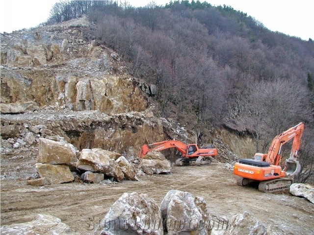Pietra Piasentina Quarry