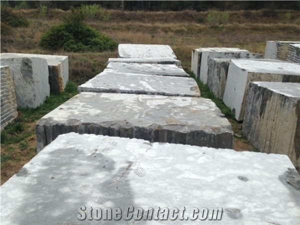 Moon Grey Limestone (San Vicente) Quarry