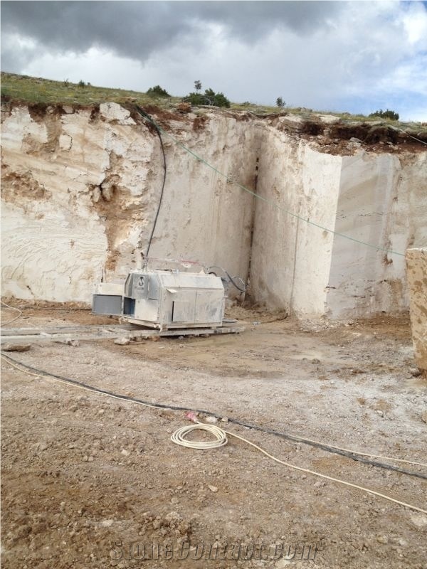 Bayburt Light Travertine Quarry