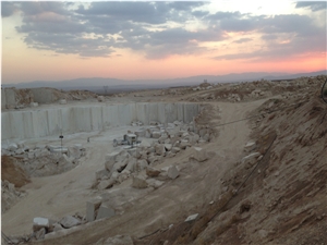 Royal Botticino, Karadehbid Marble Quarry
