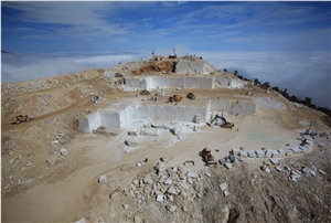 Taner Beige Marble Quarry