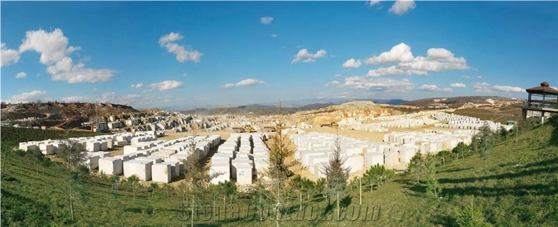 Amasya Classic Beige Marble Quarry
