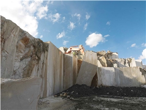 Amasya Classic Beige Marble Quarry