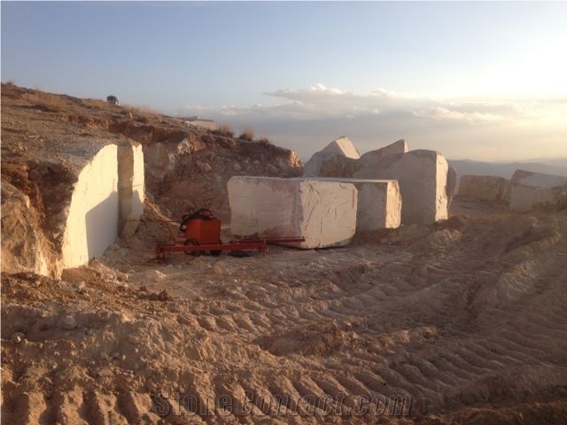 Iran Royal Cream Marble Quarry