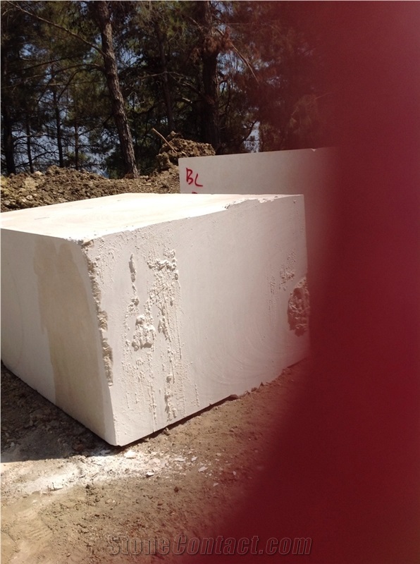 Luyi beige marble quarry
