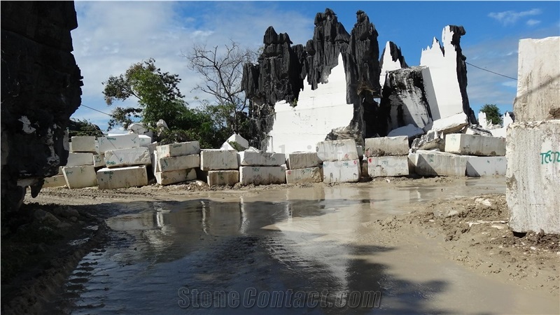 Pandora Beige Marble Quarry