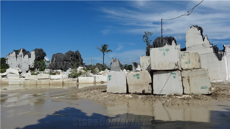 Pandora Beige Marble Quarry