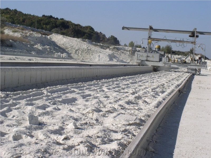 Skalistoe (Skalyste Limestone) - Alma Stone Quarry