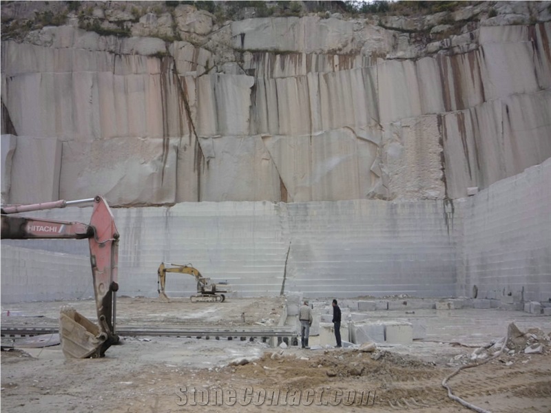 G687 Chinese Peach Red Granite Quarry