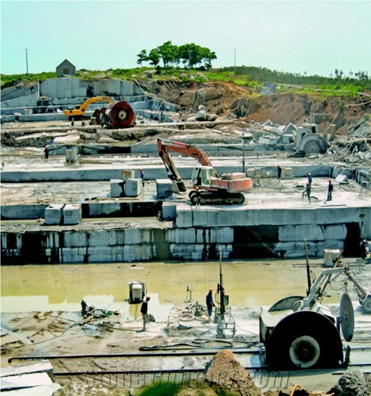 China Brown Granite - China Caledonia Granite Quarry